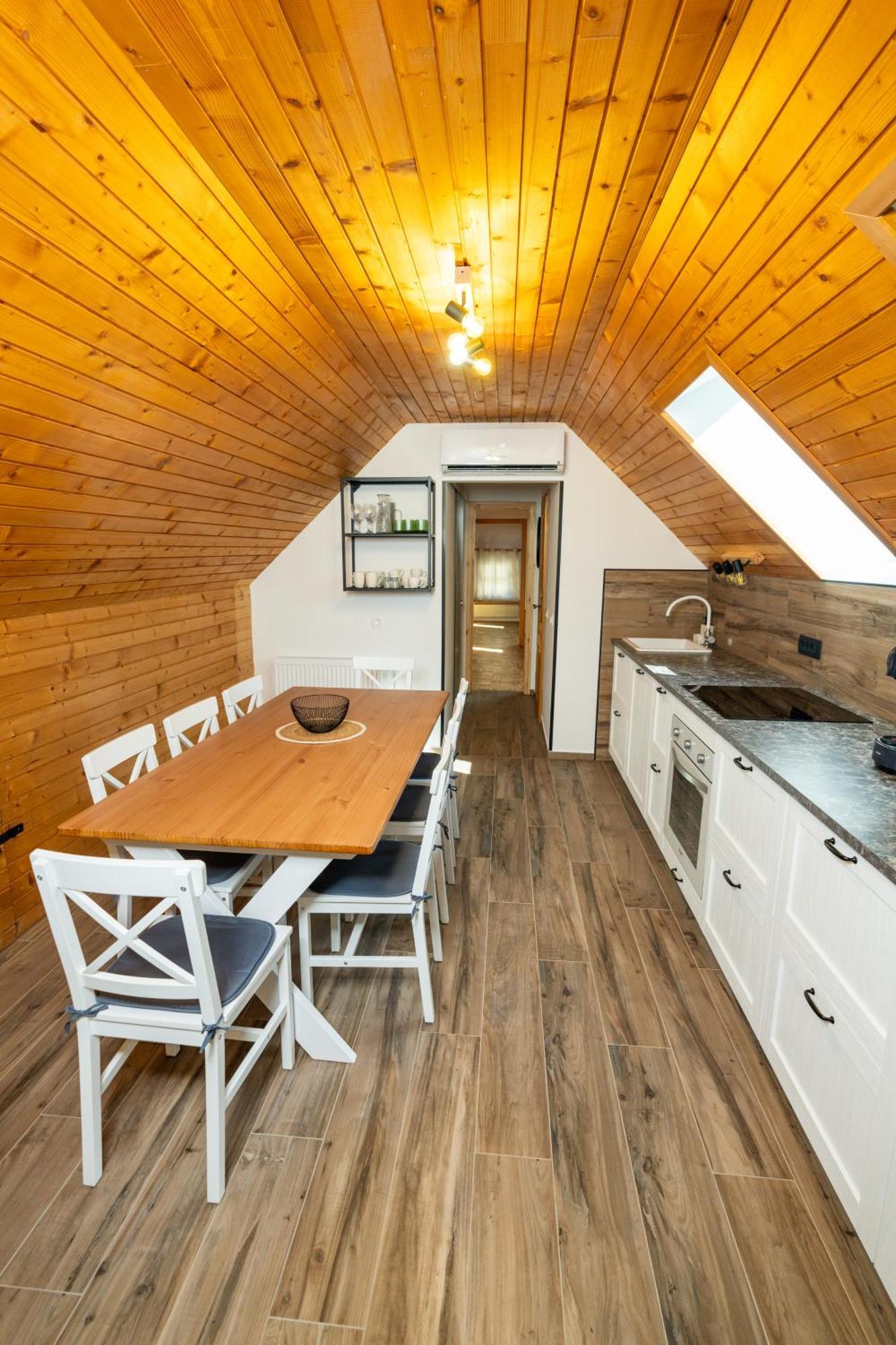 Apartmaji Lipa Apartment *